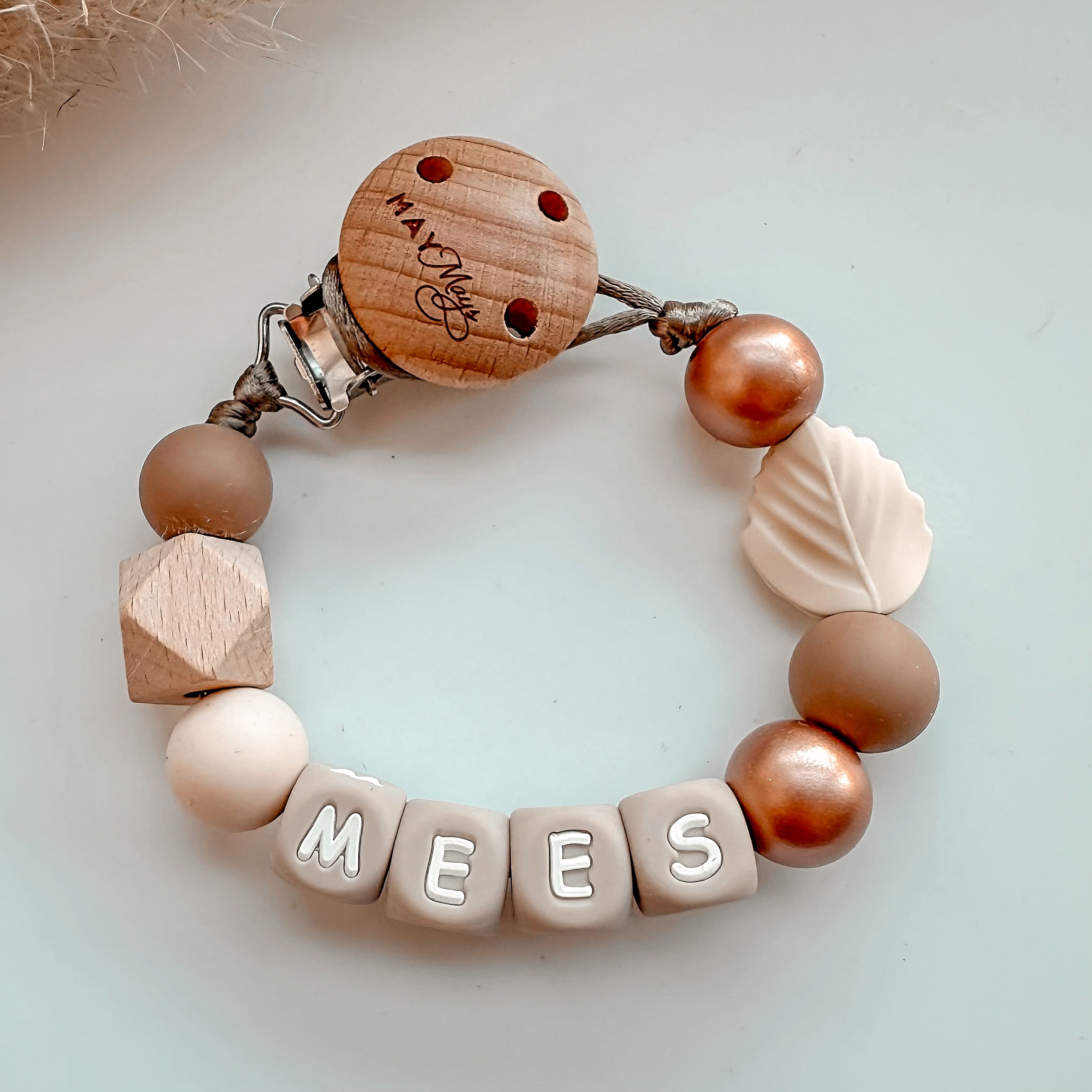 Speenkoord met naam brons blaadje