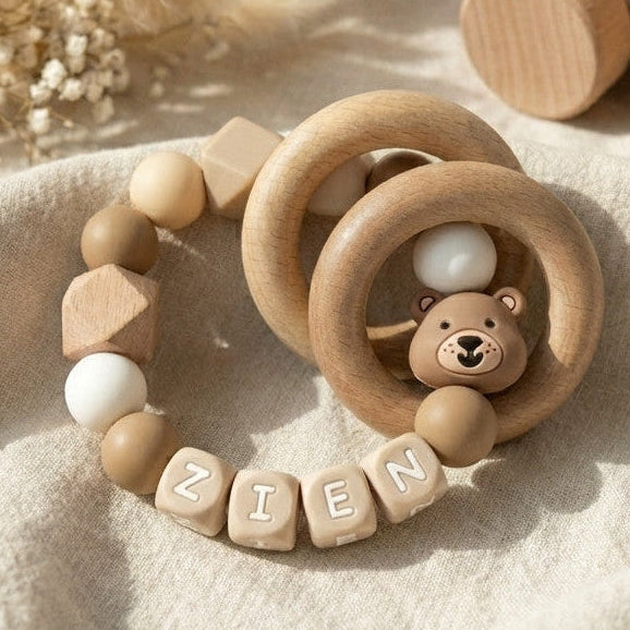 Bijtring met naam beertje bruin wit