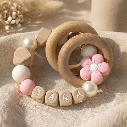 Bijtring met naam bloem parel roze