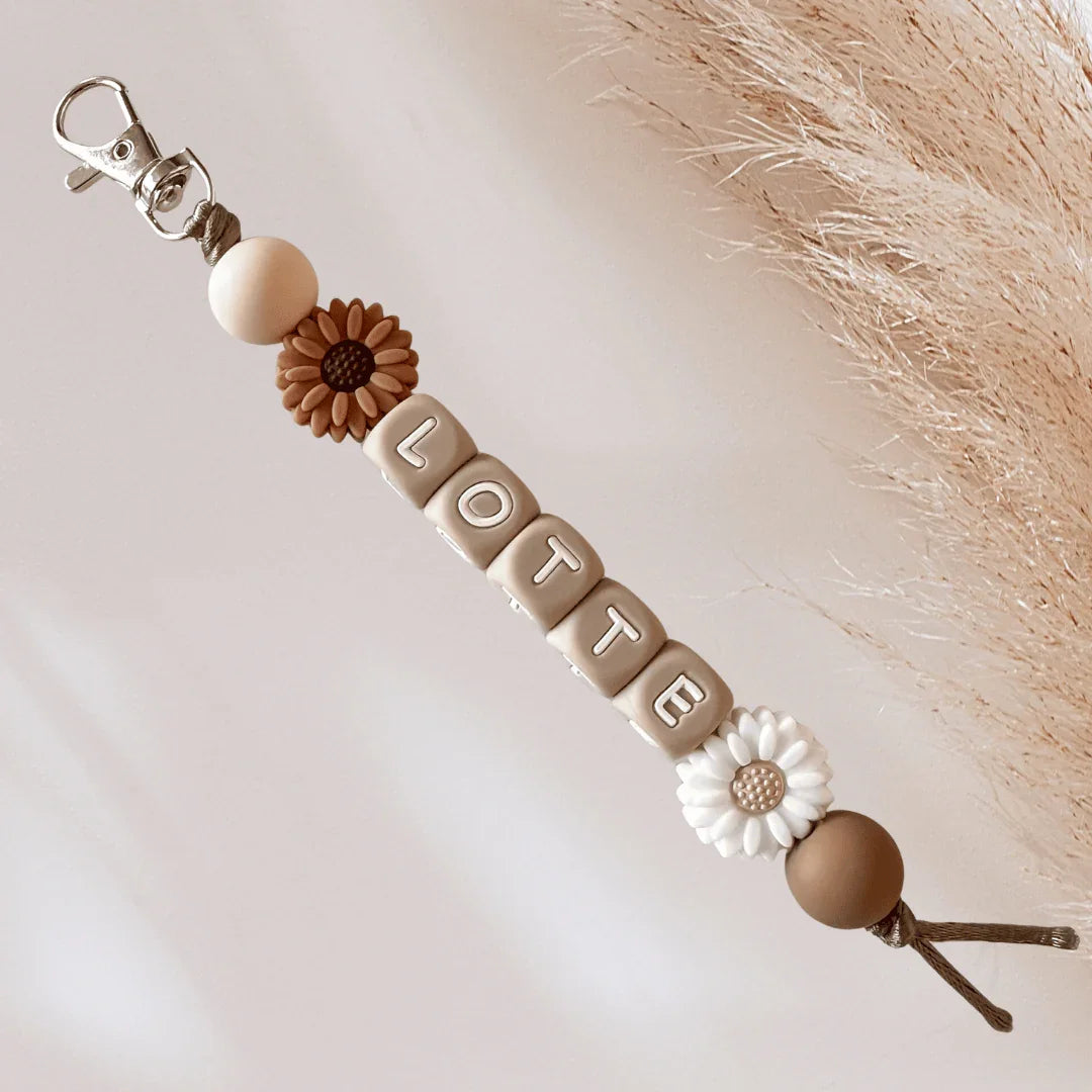 Sleutelhanger met naam bloem bruin wit