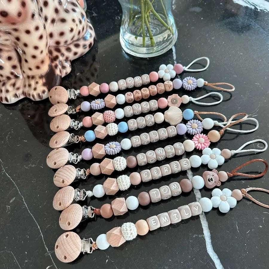 Speenkoord met naam – Witte Bloem Naturel - May Mays