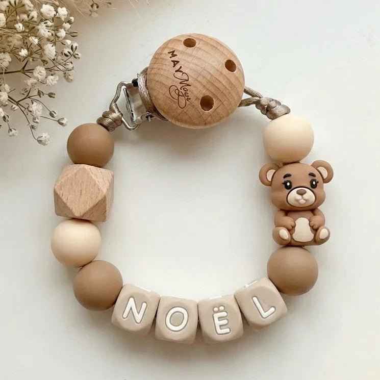 Pacifier clip with the name Bear, natural finish