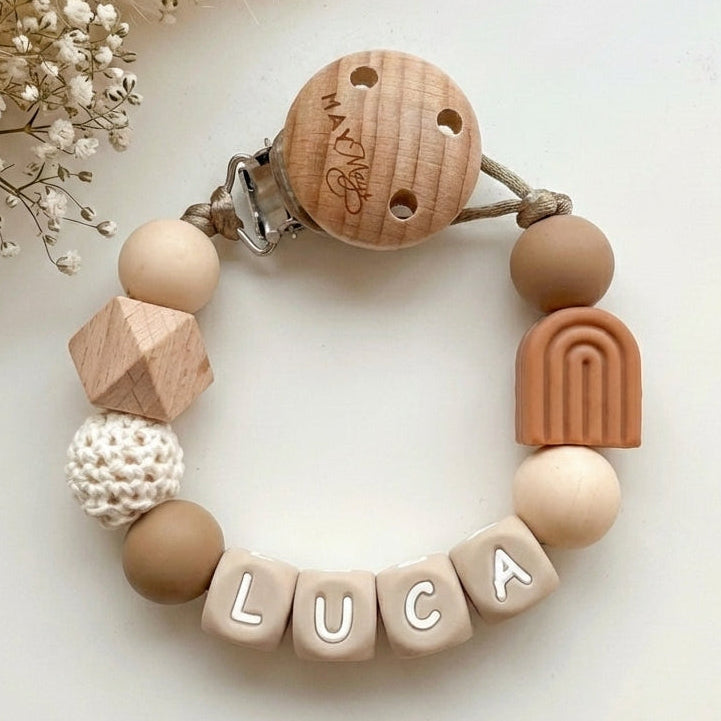 Speenkoord met naam regenboog caramel hout - May Mays