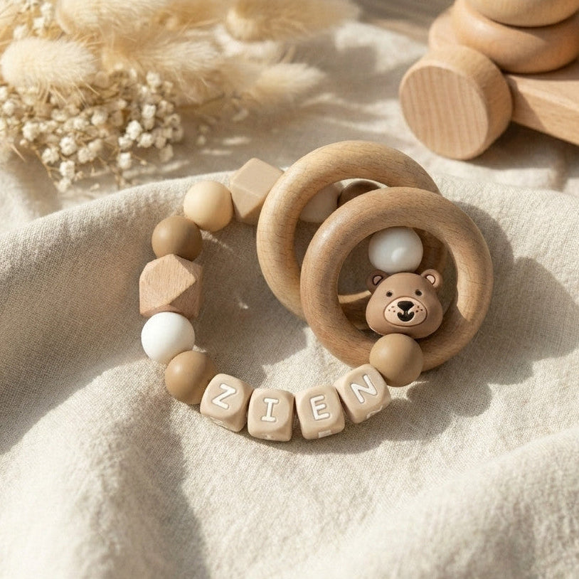 Bijtring met naam beertje bruin wit