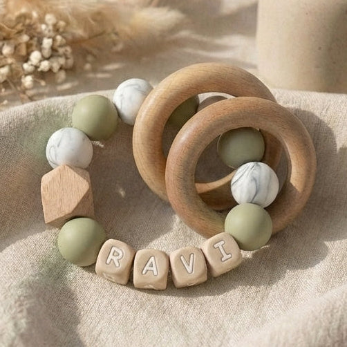 Bijtring met naam marmer groen