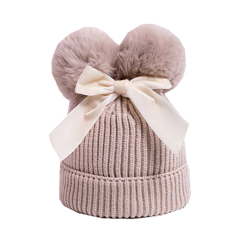 Wintermutsje gebreid pompoms strikje beige Claire