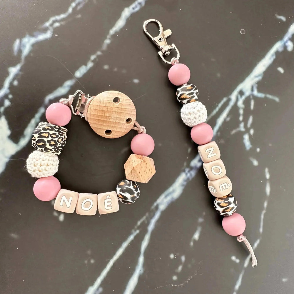 Sleutelhanger en speenkoord met naam panter roze