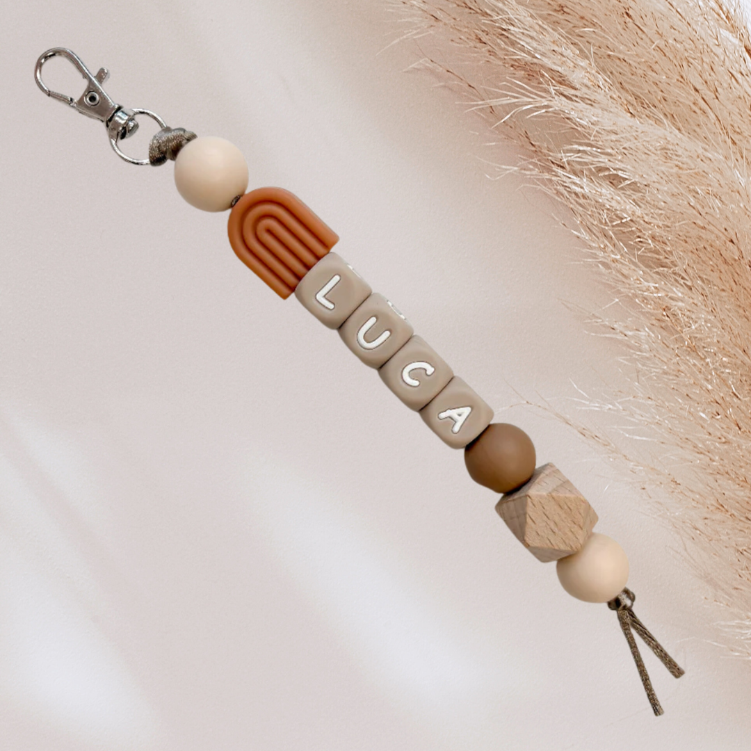 Sleutelhanger met naam regenboog caramel