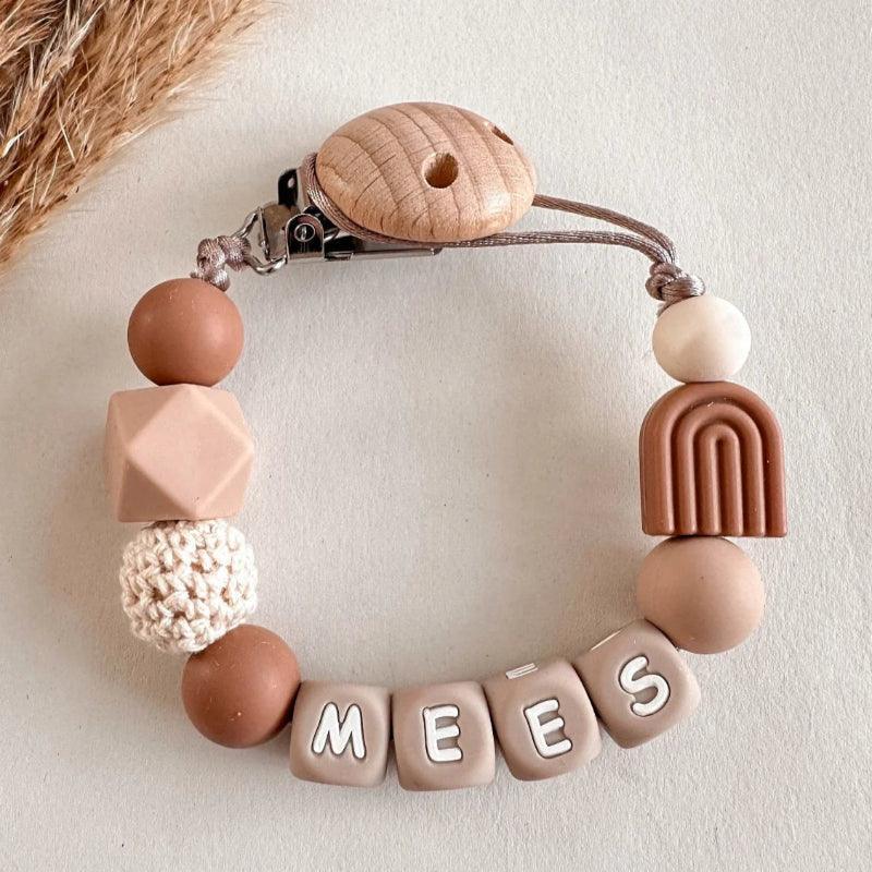 Speenkoord met naam – Regenboog Caramel - MiniDulce
