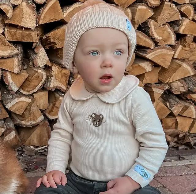 Wintermutje Oliver gebreid 1 pompom beige 