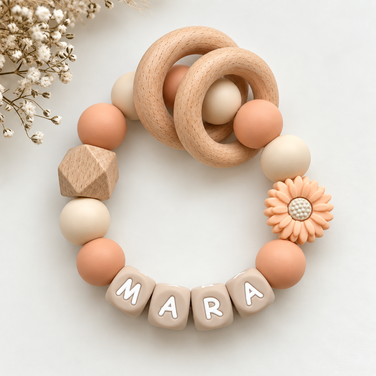 Bijtring met naam zalm beige bloem