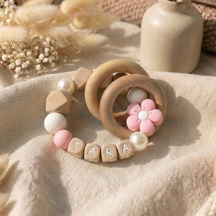 Bijtring met naam bloem parel roze