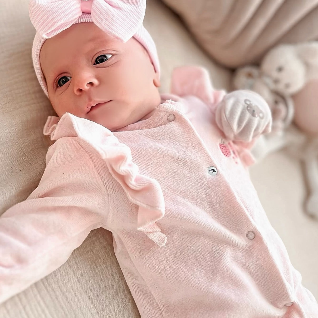 Newborn ziekenhuis mutsje wit roze lintje