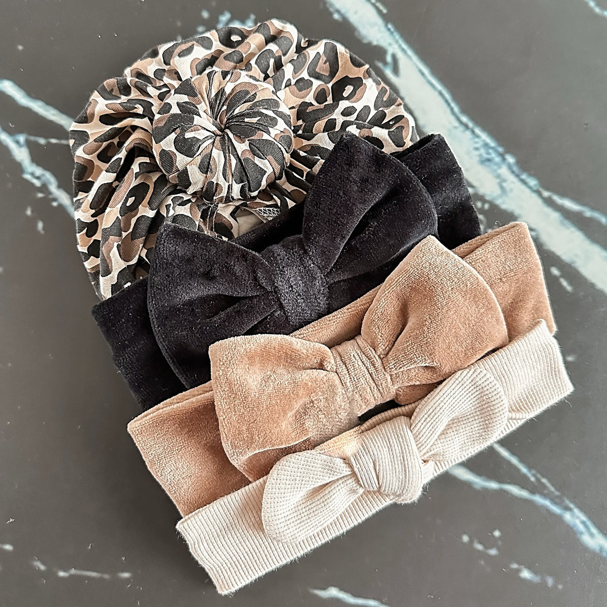 Haarband zwart velvet strik