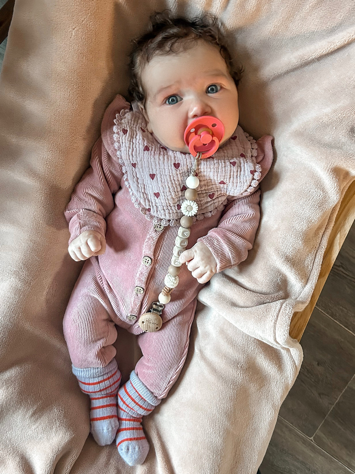 Speenkoord met naam bloem bruin wit hout - May Mays