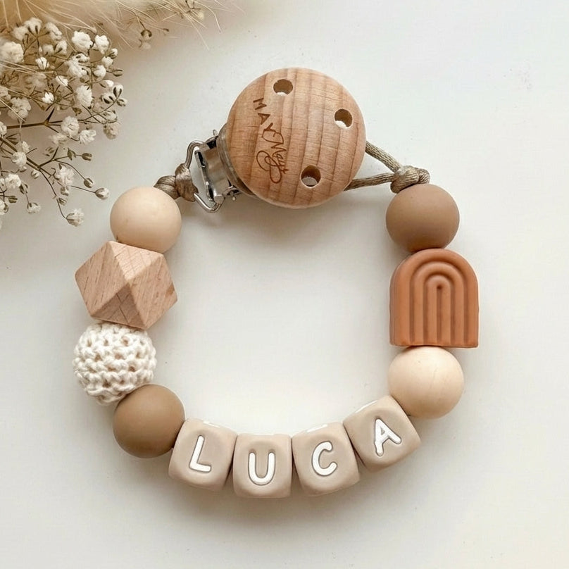 Speenkoord met naam regenboog caramel hout - May Mays